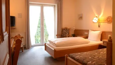 Ein Bett oder Betten in einem Zimmer der Unterkunft Waldhotel Twiehaus Garni