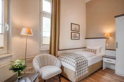 Ein Bett oder Betten in einem Zimmer der Unterkunft Hotel Strandschlösschen