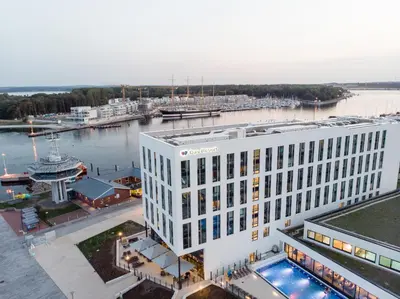 Blick auf einen Fluss in der Nähe des Hotels