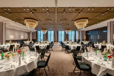 Ein Restaurant oder anderes Speiselokal in der Unterkunft Radisson Blu Senator Hotel, Lübeck