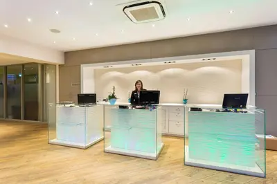 Lobby/Rezeption in der Unterkunft Hotel IV Jahreszeiten Lübeck