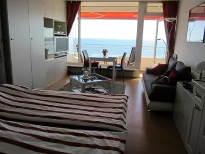 Ein Sitzbereich in der Unterkunft Seeblick Apartment - in Plaza (Maritim) Residenz