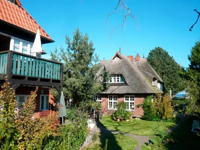 Ein Garten an der Unterkunft Landhaus-Marwede App 4