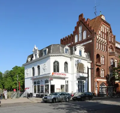 Das Gebäude in dem sich das Hotel befindet