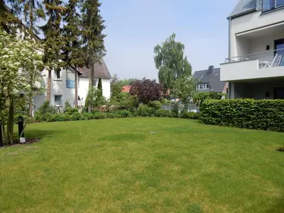 Ein Garten an der Unterkunft Exklusive familienfreundliche Ferienwohnung im Haus Aalbeek