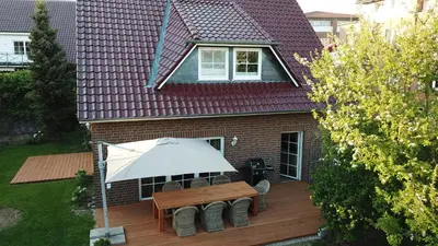Das Gebäude in dem sich das Ferienhaus befindet