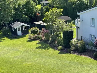 Ein Garten an der Unterkunft Haus Antje