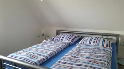 Ein Bett oder Betten in einem Zimmer der Unterkunft Ferienwohnung Haffkrug Seebrücke