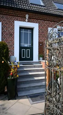 Eine Fassade oder ein Eingang zu Altes Zollhaus Casa Sandstrand