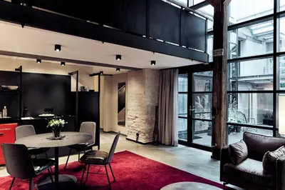 Ein Sitzbereich in der Unterkunft Fisher's Loft Hotel