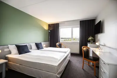 Ein Bett oder Betten in einem Zimmer der Unterkunft Good Morning + Bad Oldesloe