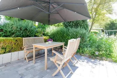 Ein Garten an der Unterkunft Ferienwohnung Onkel Toms Hütte