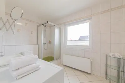 Ein Badezimmer in der Unterkunft Ferienwohnung 2 Haus Meeresrauschen