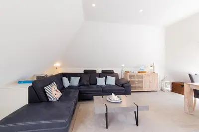 Ein Sitzbereich in der Unterkunft Ferienwohnung Ostseenest