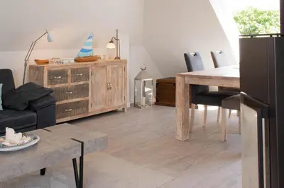 Ein Sitzbereich in der Unterkunft Ferienwohnung Ostseenest
