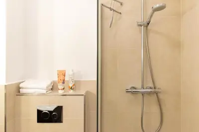 Ein Badezimmer in der Unterkunft Ferienwohnung Maisonette Strandallee