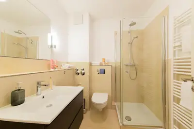 Ein Badezimmer in der Unterkunft Ferienwohnung Maisonette Strandallee