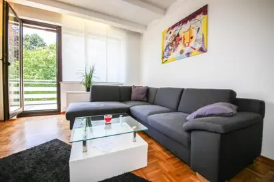 Ein Sitzbereich in der Unterkunft Ferienwohnung Sandburg