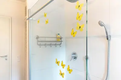 Ein Badezimmer in der Unterkunft Ferienwohnung Schmetterlingsgarten