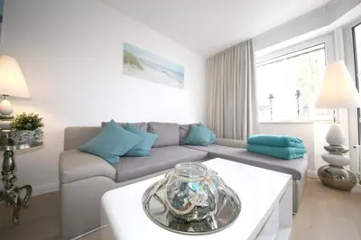 Ein Sitzbereich in der Unterkunft Ferienwohnung Strandallee 200