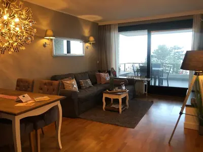 Ein Sitzbereich in der Unterkunft StrandSUITE Scharbeutz Meerblick