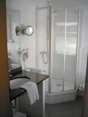 Ein Badezimmer in der Unterkunft Restaurant und Hotel Zum Weissen Ross