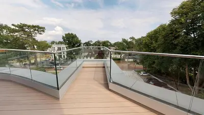 Ein Balkon oder eine Terrasse in der Unterkunft White Pearl Apartment 4 05