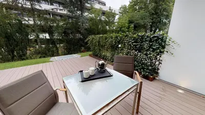 Ein Garten an der Unterkunft White Pearl Apartment 0.14