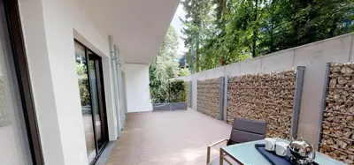 Ein Garten an der Unterkunft White Pearl Apartment 0.06