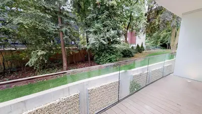 Ein Garten an der Unterkunft White Pearl Apartment 0.05