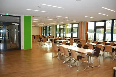 Ein Restaurant oder anderes Speiselokal in der Unterkunft Jugendherberge Ratzeburg am See
