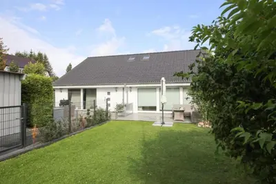 Ein Garten an der Unterkunft Ferienwohnung Hansa Lounge 18