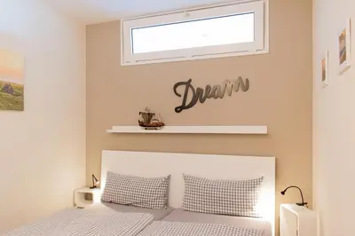 Ein Bett oder Betten in einem Zimmer der Unterkunft Ferienwohnung Strandhotel App. 105