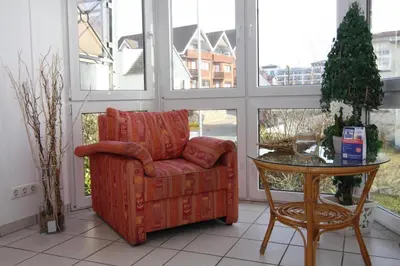 Ein Sitzbereich in der Unterkunft Appartementhaus Pinamar, Scharbeutz