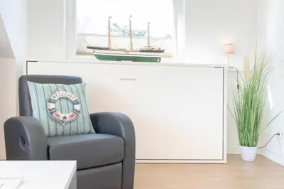 Ein Sitzbereich in der Unterkunft Ferienwohnung Dreimaster