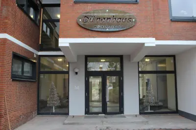 Eine Fassade oder ein Eingang zu Dünenhaus Wohnung 8