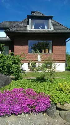 Ein Garten an der Unterkunft Haus OstseeLicht