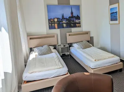 Ein Bett oder Betten in einem Zimmer der Unterkunft Hotel Schweizerhaus