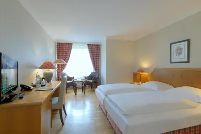Ein Bett oder Betten in einem Zimmer der Unterkunft Hotel Lübecker Hof