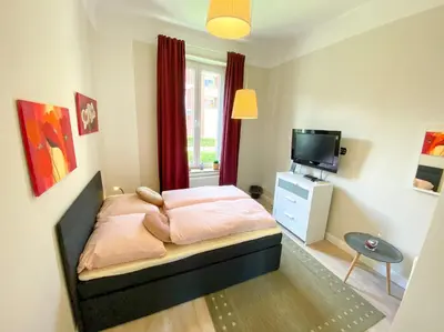 TV/Unterhaltungsangebot in der Unterkunft VILLA HanseART Lübeck - Privatzimmer in zentraler Lage