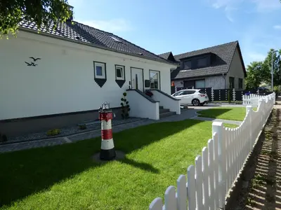 Das Gebäude in dem sich das Ferienhaus befindet