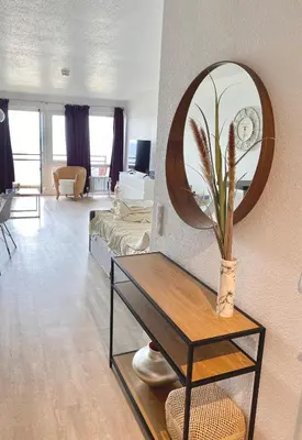 Ein Sitzbereich in der Unterkunft Studio mit Panorama-Meerblick und direkter Strandlage in Scharbeutz