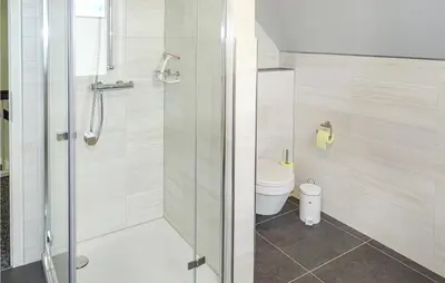 Ein Badezimmer in der Unterkunft Beautiful Home In Groß Schwansee