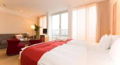 Ein Bett oder Betten in einem Zimmer der Unterkunft A-ROSA Travemünde