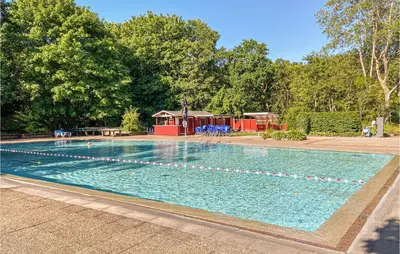 Der Swimmingpool an oder in der Nähe von Cozy Apartment In Timmendorfer Strand