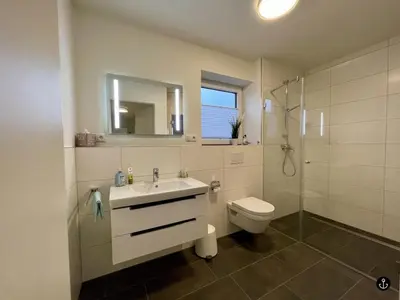 Ein Badezimmer in der Unterkunft Neue Liebe Haffkrug 3