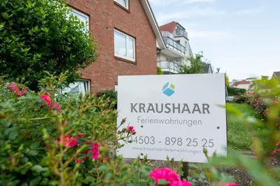 Ein Garten an der Unterkunft Fahrenkrug Oststurm