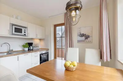Küche/Küchenzeile in der Unterkunft Haus am Kurpark Scharbeutz Wohnung 5