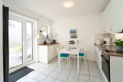 Küche/Küchenzeile in der Unterkunft Badeweg 4 Strandbutze