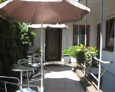 Ein Patio oder anderer Außenbereich in der Unterkunft Altes Schulhaus